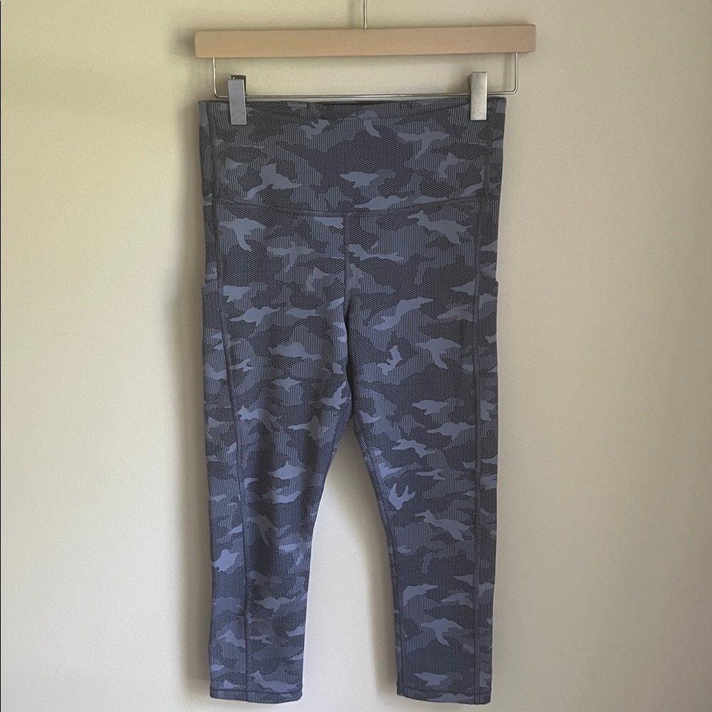 Athleta Gray/Blue Camo Capri Leggings